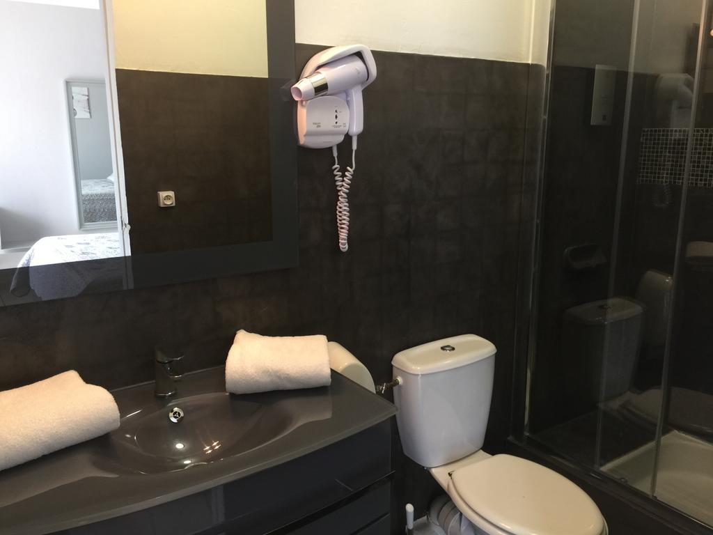 Logis Hotel Le Clement V Рокемор Экстерьер фото