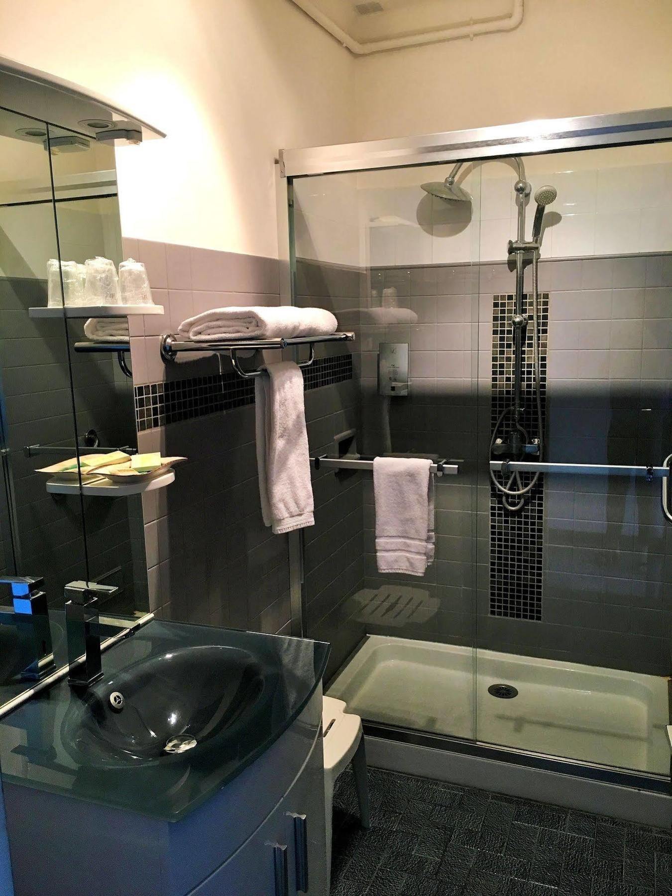 Logis Hotel Le Clement V Рокемор Экстерьер фото